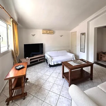 Katerinas Corfiot Maisons * Σκριπερό